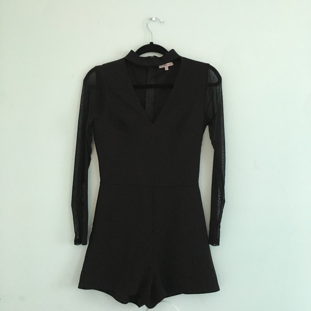 Black Low Cut av-Neck Romper!